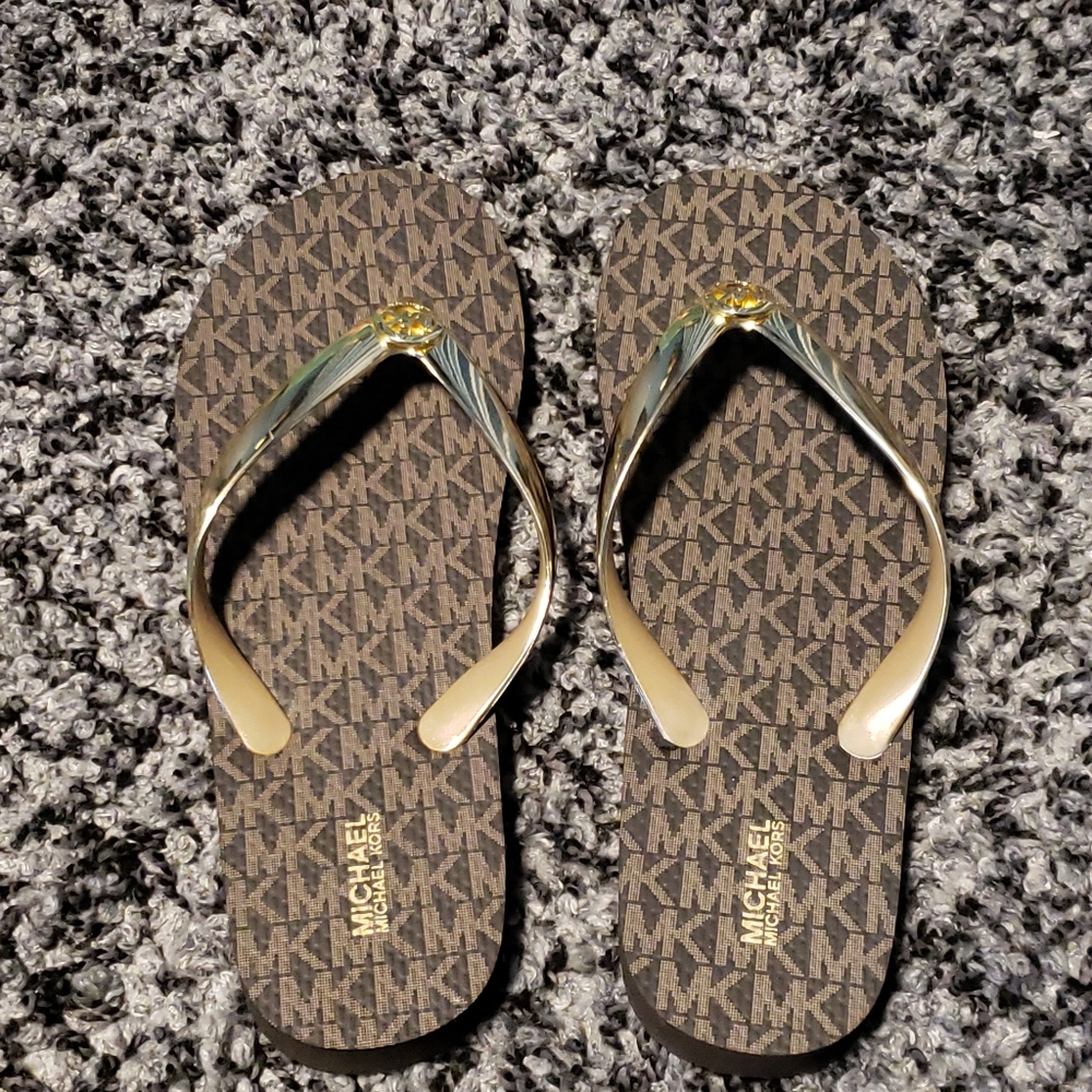 Michael kors flip flops